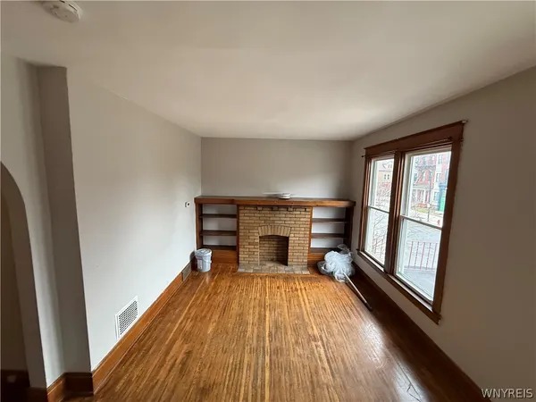 $1,600 | 319 Bryant Street, Unit 2, Buffalo, NY 14222