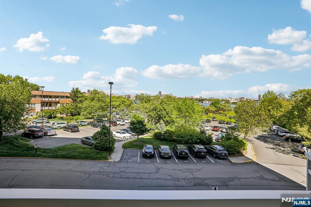 1077 River Road, Unit 303 Edgewater, NJ 07020 - Photo 25 of 27 a view of a garden