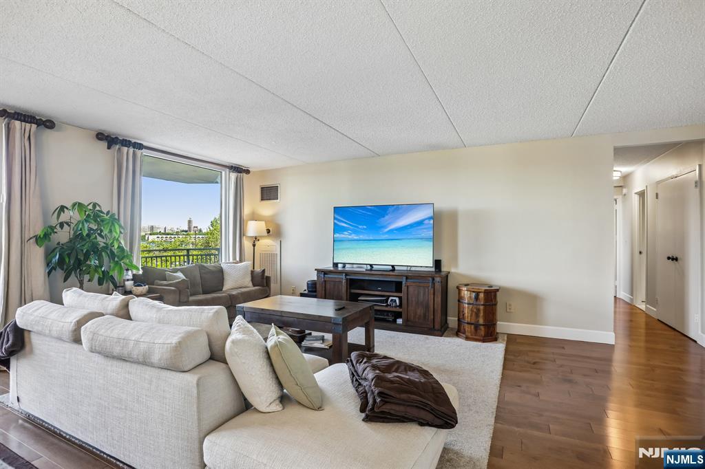 1077 River Road, Unit 303 Edgewater, NJ 07020 - Photo 4 of 27 a living room with furniture and a flat screen tv