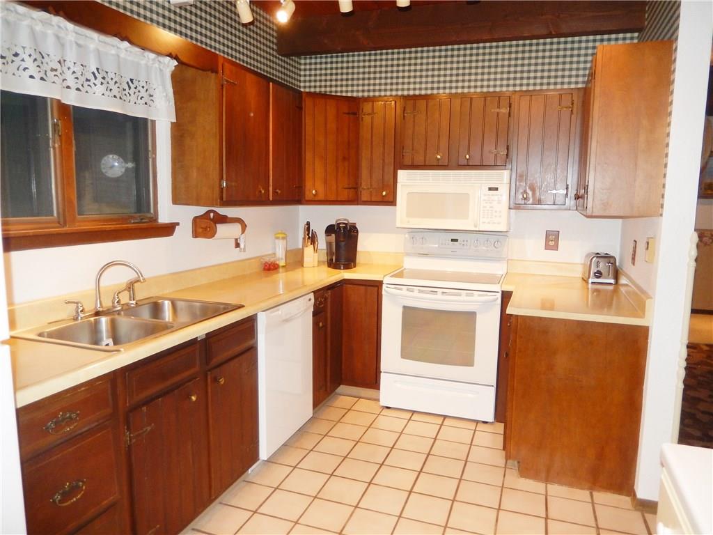 239 Walnut Road Acme, PA 15610 - Photo 7 of 25