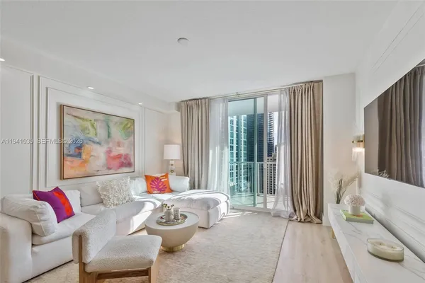 $449,000 | 1250 South Miami Avenue, Unit 2212, Miami, FL 33130
