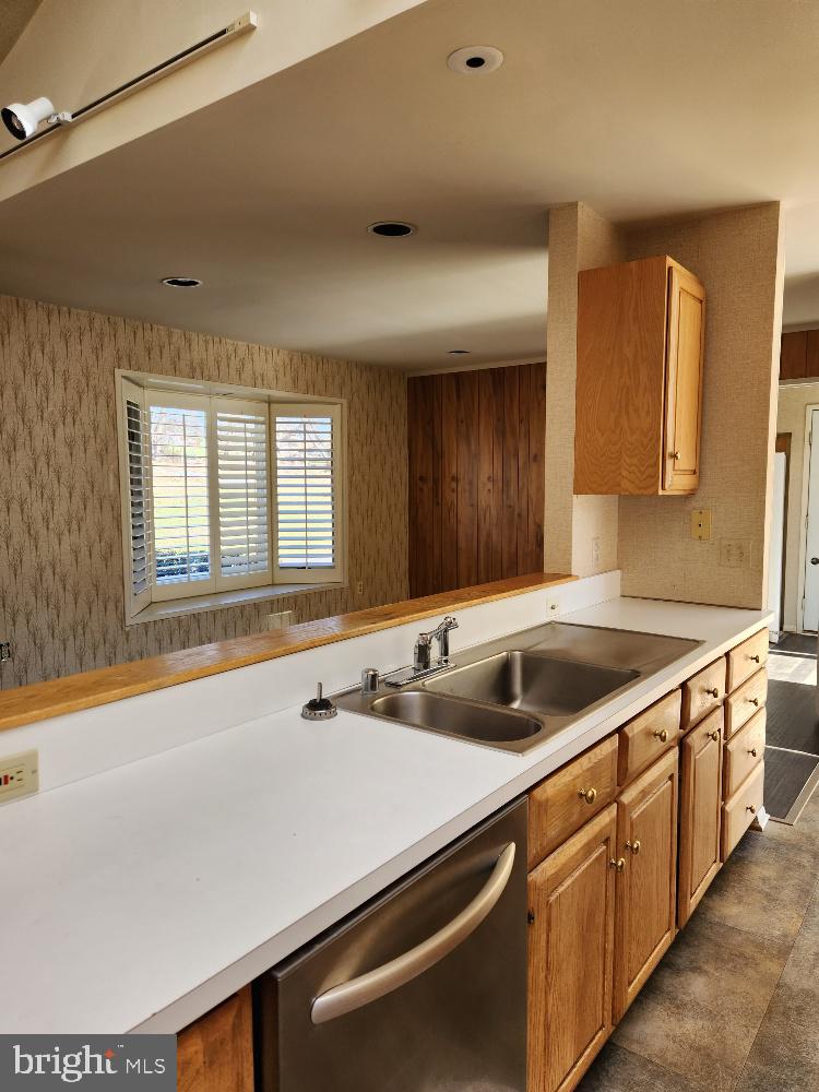 8410 Hawkins Creamery Road Gaithersburg, MD 20882 - Photo 12 of 43