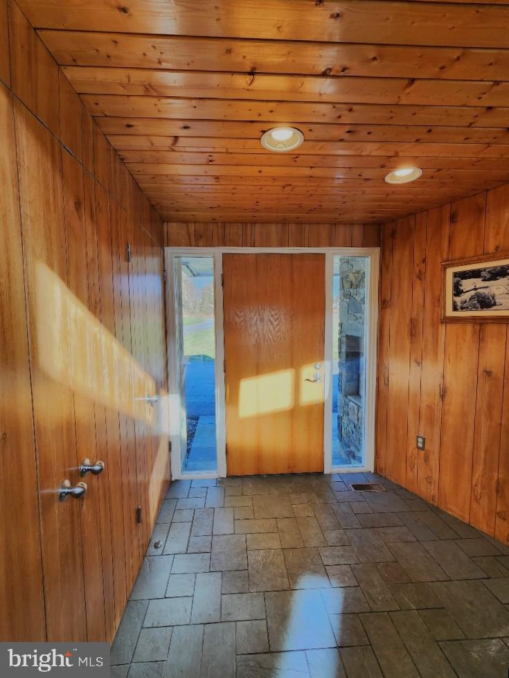 8410 Hawkins Creamery Road Gaithersburg, MD 20882 - Photo 14 of 43