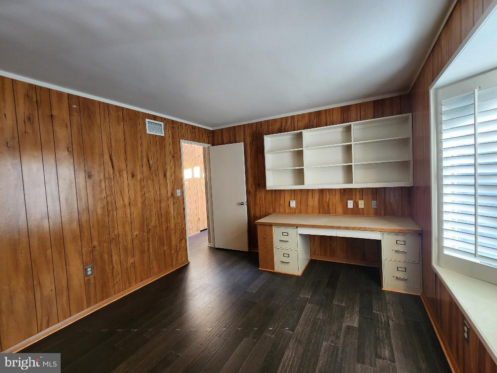 8410 Hawkins Creamery Road Gaithersburg, MD 20882 - Photo 17 of 43