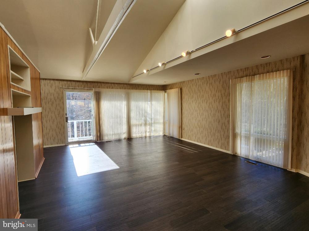 8410 Hawkins Creamery Road Gaithersburg, MD 20882 - Photo 5 of 43