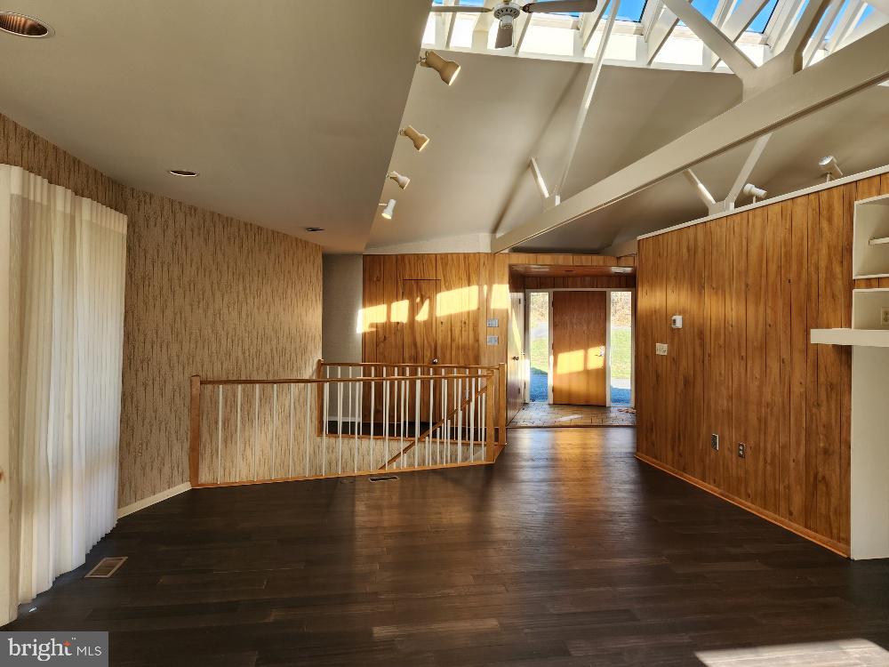 8410 Hawkins Creamery Road Gaithersburg, MD 20882 - Photo 7 of 43