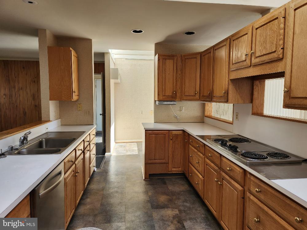 8410 Hawkins Creamery Road Gaithersburg, MD 20882 - Photo 9 of 43