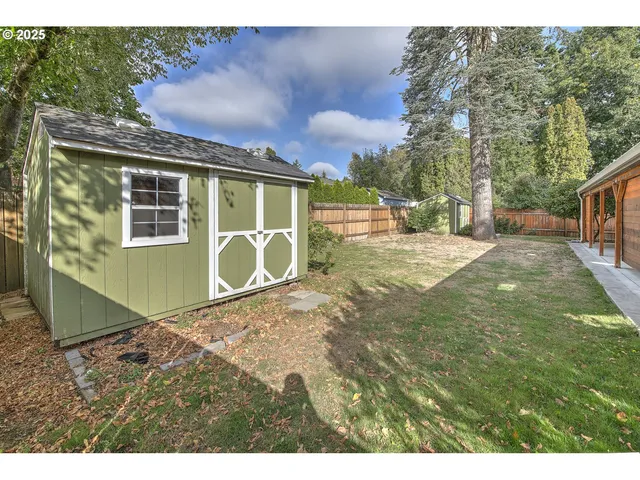 a house view with a outdoor space