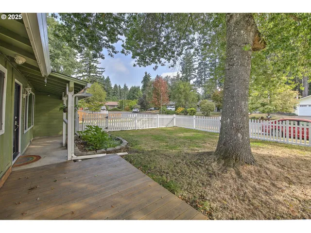 a view of an outdoor space