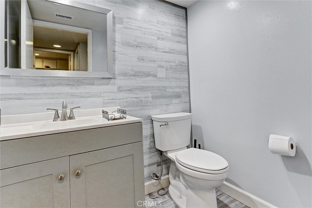 19605 Shadow Springs Way Porter Ranch, CA 91326 - Photo 9 of 33 Downstairs Bathroom.