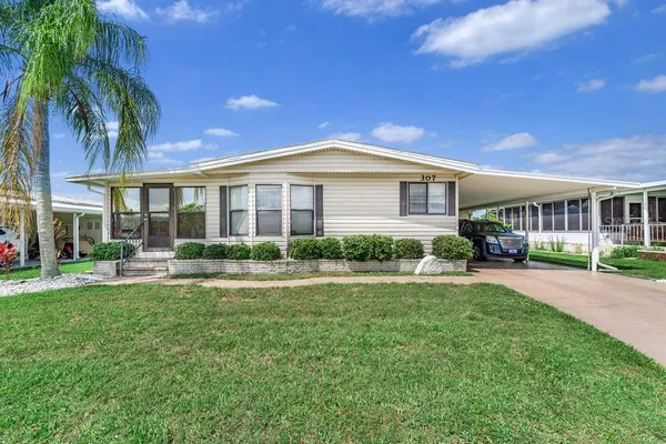 $129,900 | 307 Ave Of Dukes, Nokomis, FL 34275