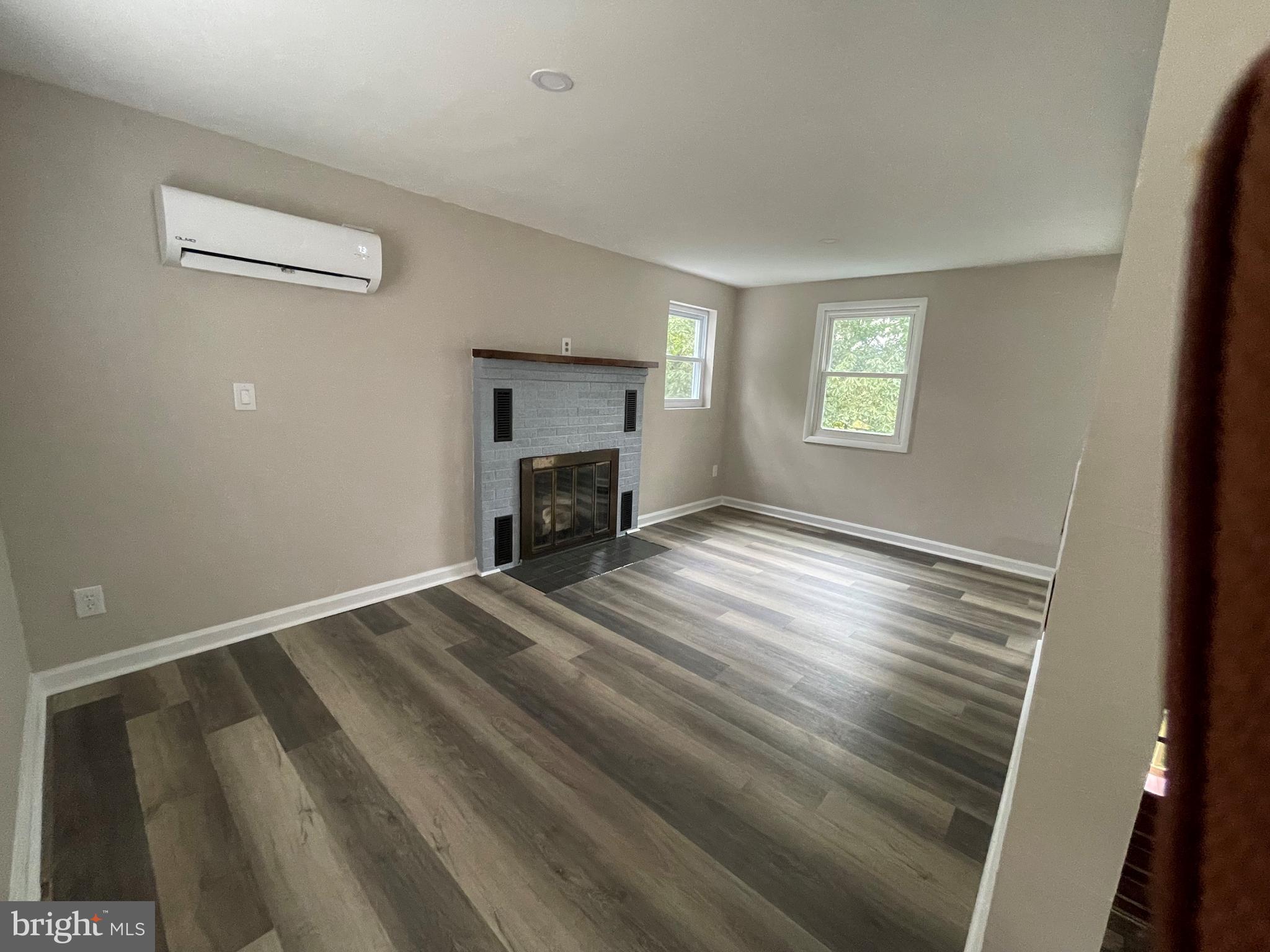 12613 Rockdale Road Clear Spring, MD 21722 - Photo 4 of 26 Living room