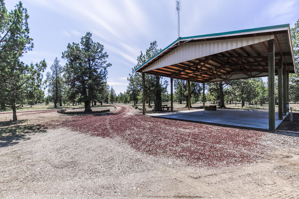6702 Southwest Ferret Road Terrebonne, OR 97760 - Photo 11 of 40 Rv Ramada or Hay Storage-14