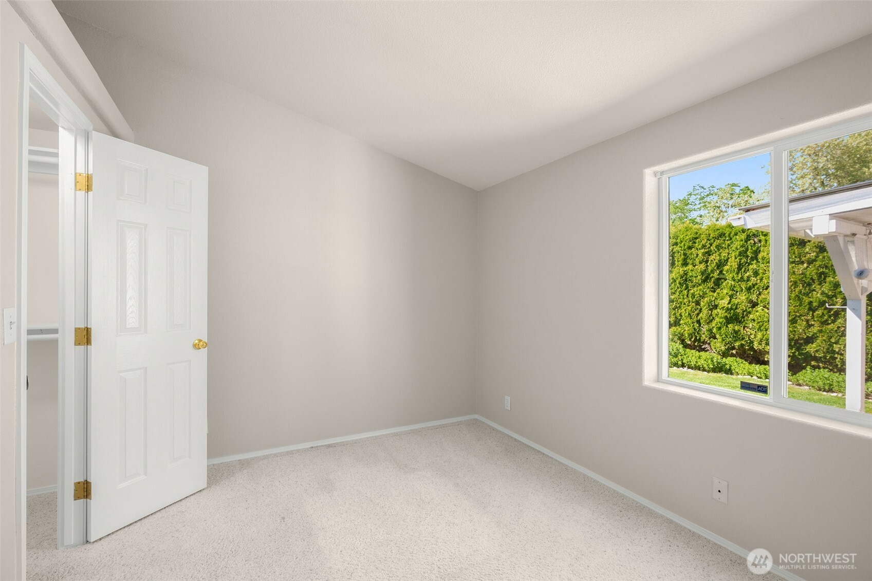 23606 Lake Drive West Bothell, WA 98021 - Photo 19 of 30 an empty room with a window
