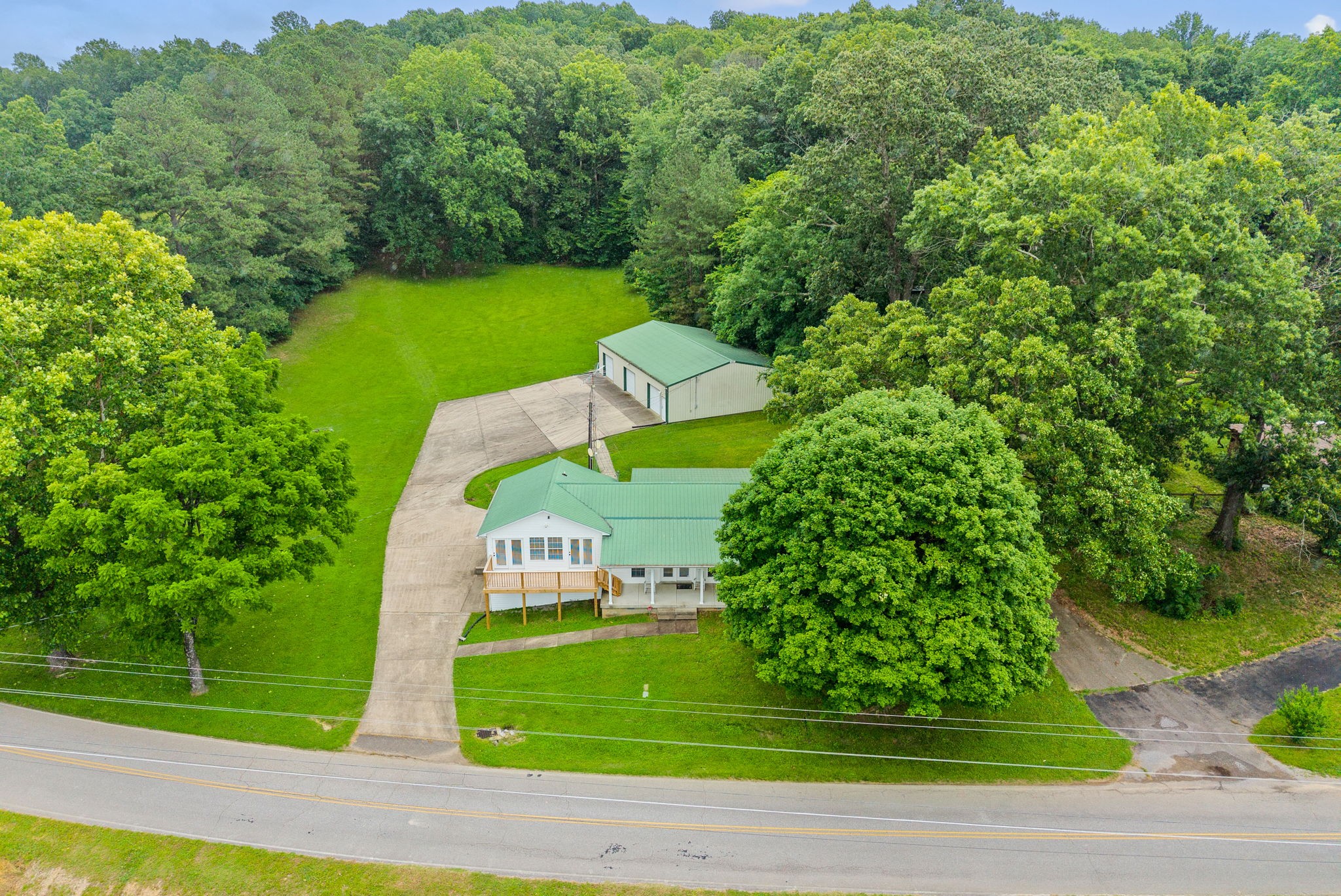 196 Wildlife Road Dover, TN 37058 - Photo 4 of 98 a view of a volley ball court