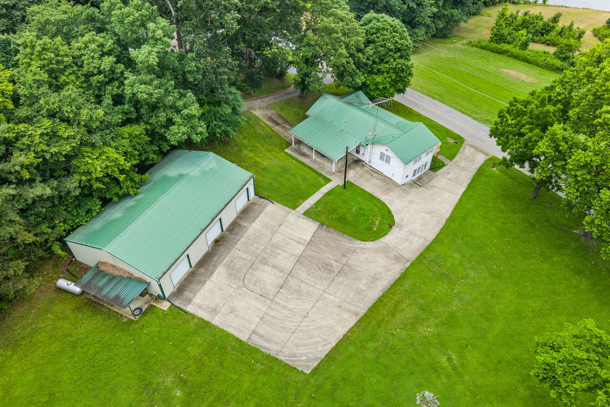 196 Wildlife Road Dover, TN 37058 - Photo 5 of 98