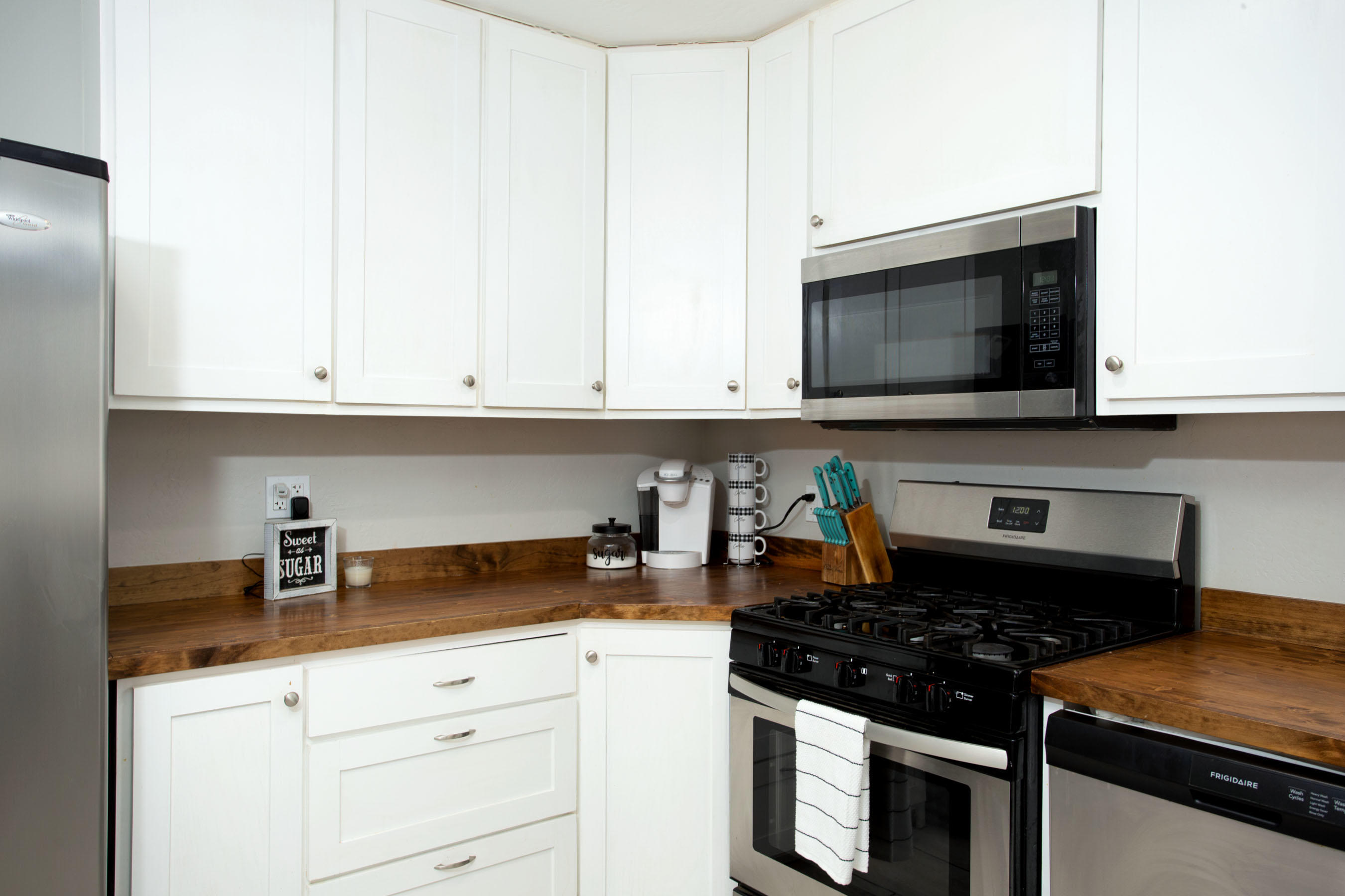 5132 Crockett Street Amarillo, TX 79110 - Photo 6 of 22 Kitchen view 2