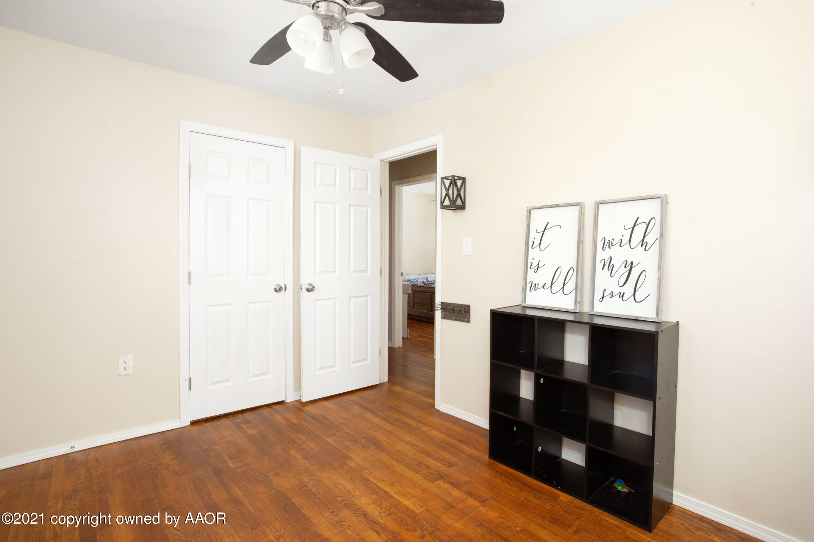 5132 Crockett Street Amarillo, TX 79110 - Photo 7 of 22 Master bedroom