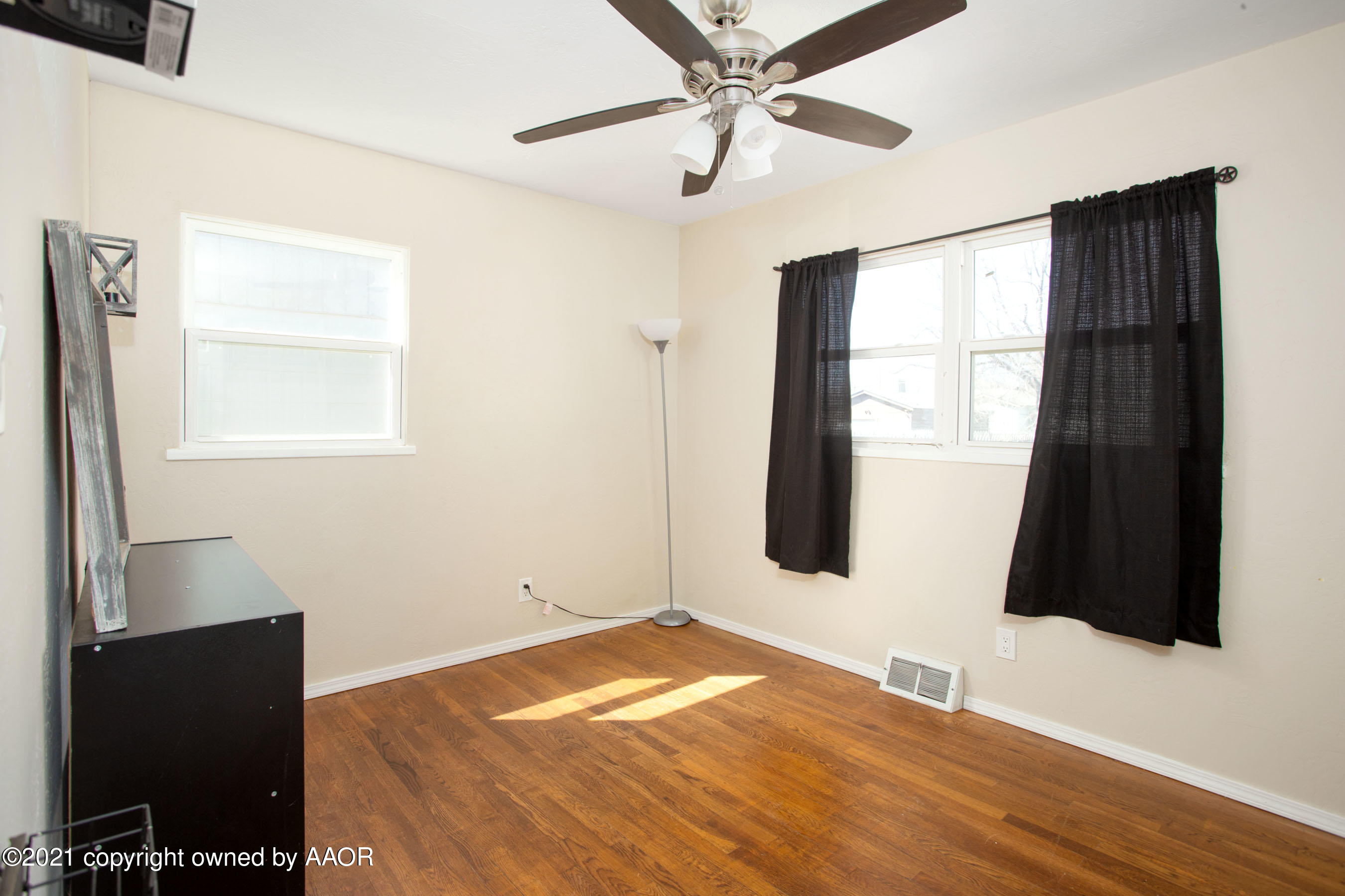 5132 Crockett Street Amarillo, TX 79110 - Photo 8 of 22 Master bedroom view 2