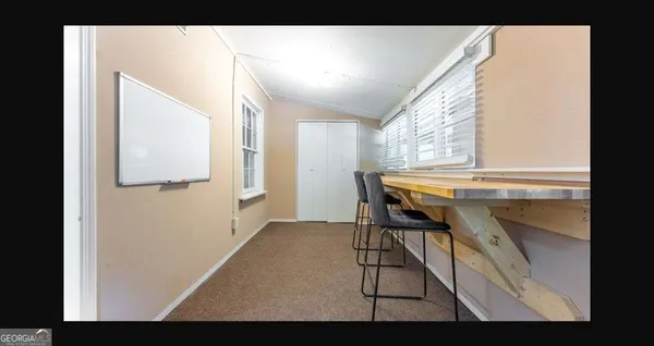 a view of entryway with furniture