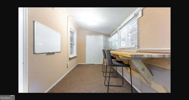 a view of entryway with furniture