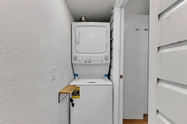 $2,200 | 4214 Falls Drive, Dallas, TX 75211