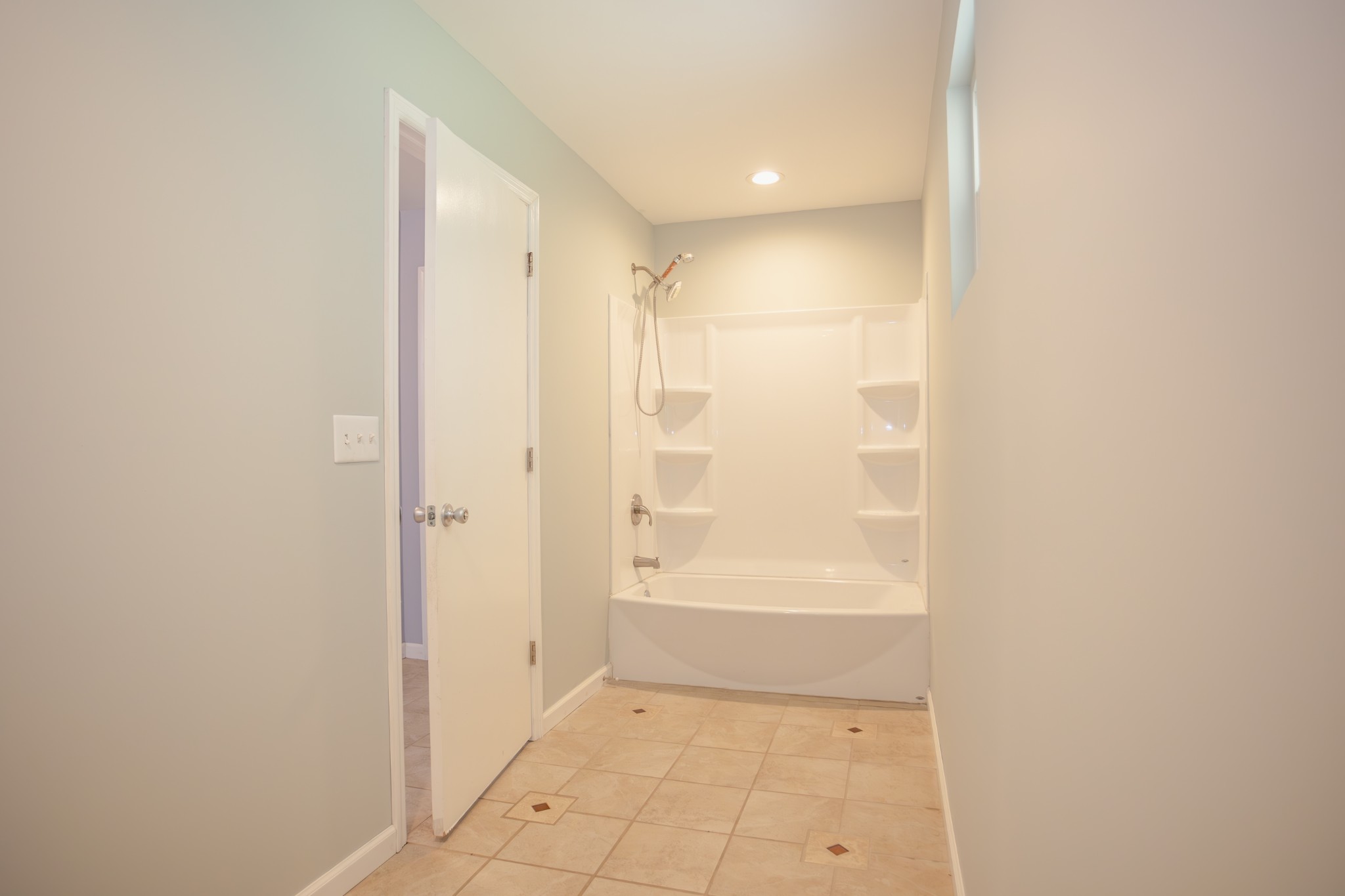 1052 Randy Road Ashland City, TN 37015 - Photo 13 of 30 a bathroom with a bathtub