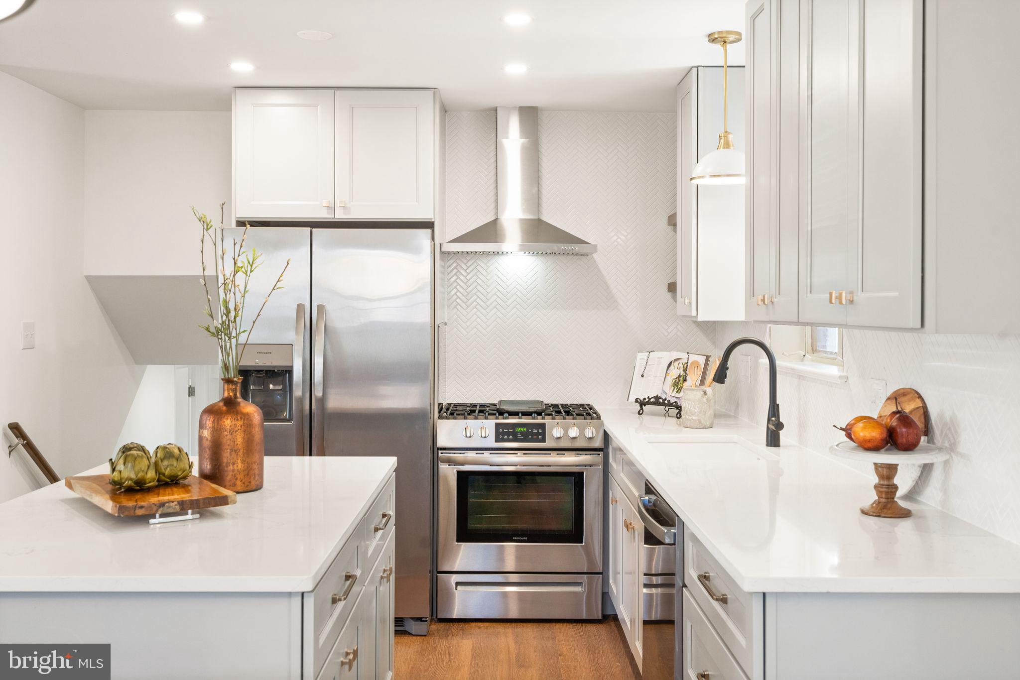 5217 Ravensworth Road Springfield, VA 22151 - Photo 10 of 37