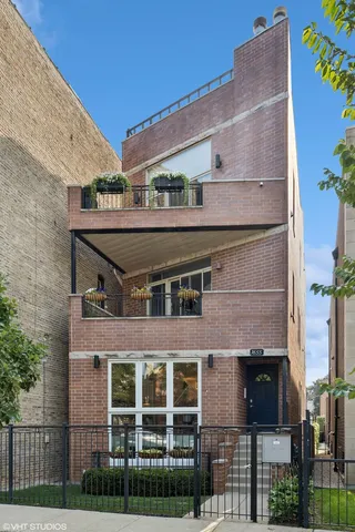 $699,900 | 1655 North Campbell Avenue, Unit 1, Chicago, IL 60647