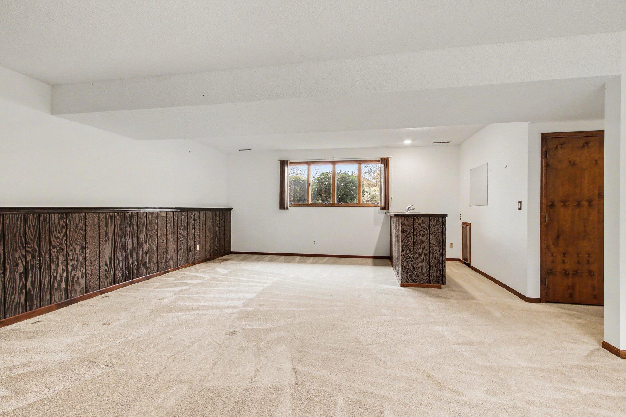186 Wexford Road Valparaiso, IN 46385 - Photo 16 of 33 a view of an empty room and kitchen
