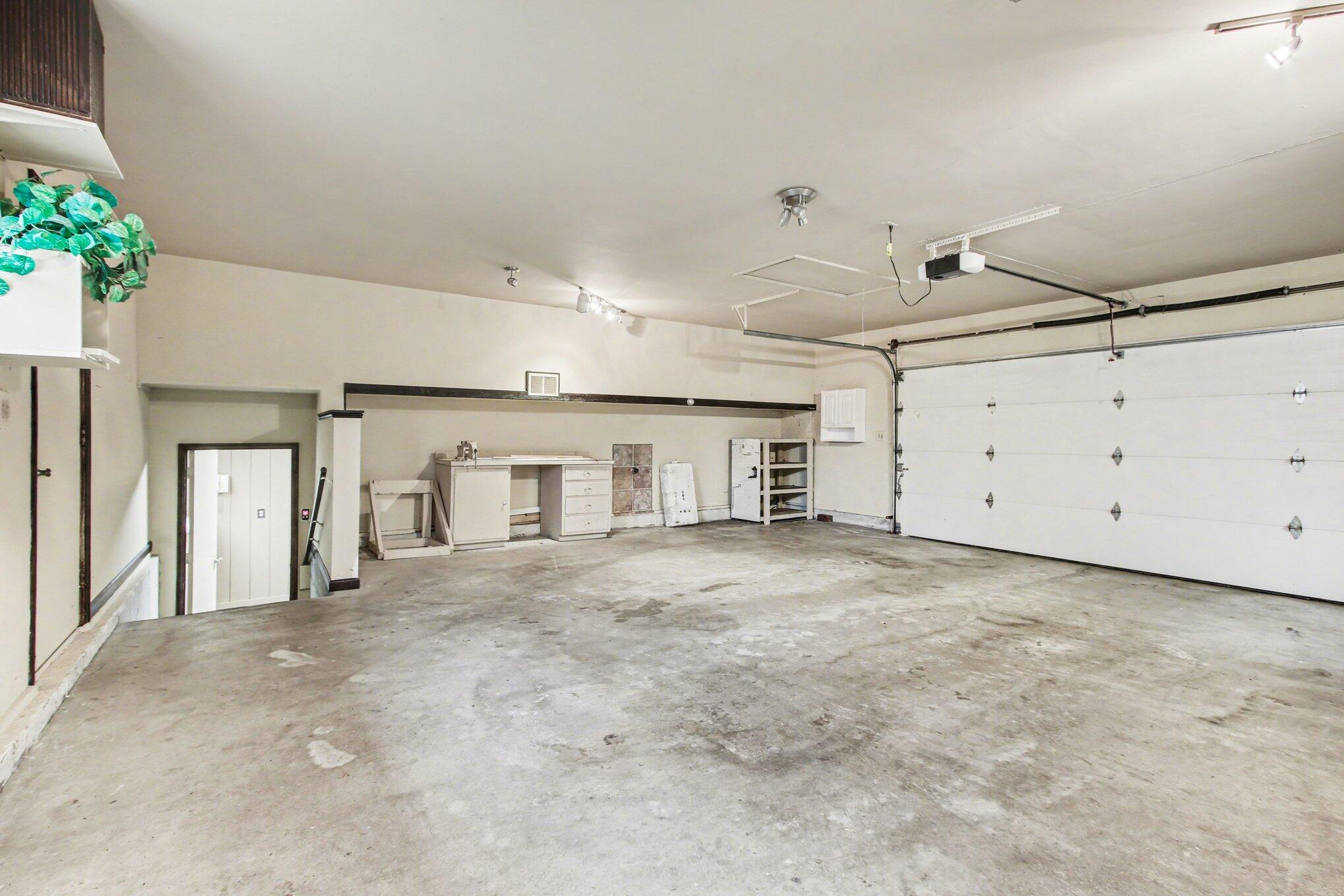 186 Wexford Road Valparaiso, IN 46385 - Photo 22 of 33 a view of a garage