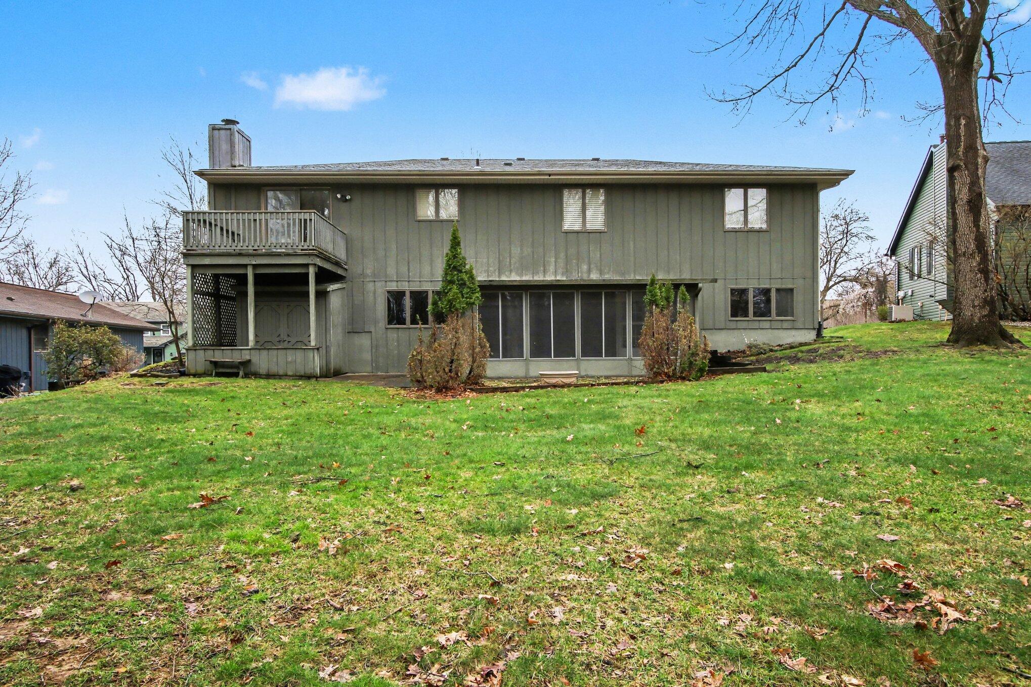 186 Wexford Road Valparaiso, IN 46385 - Photo 24 of 33 a front view of a house with garden