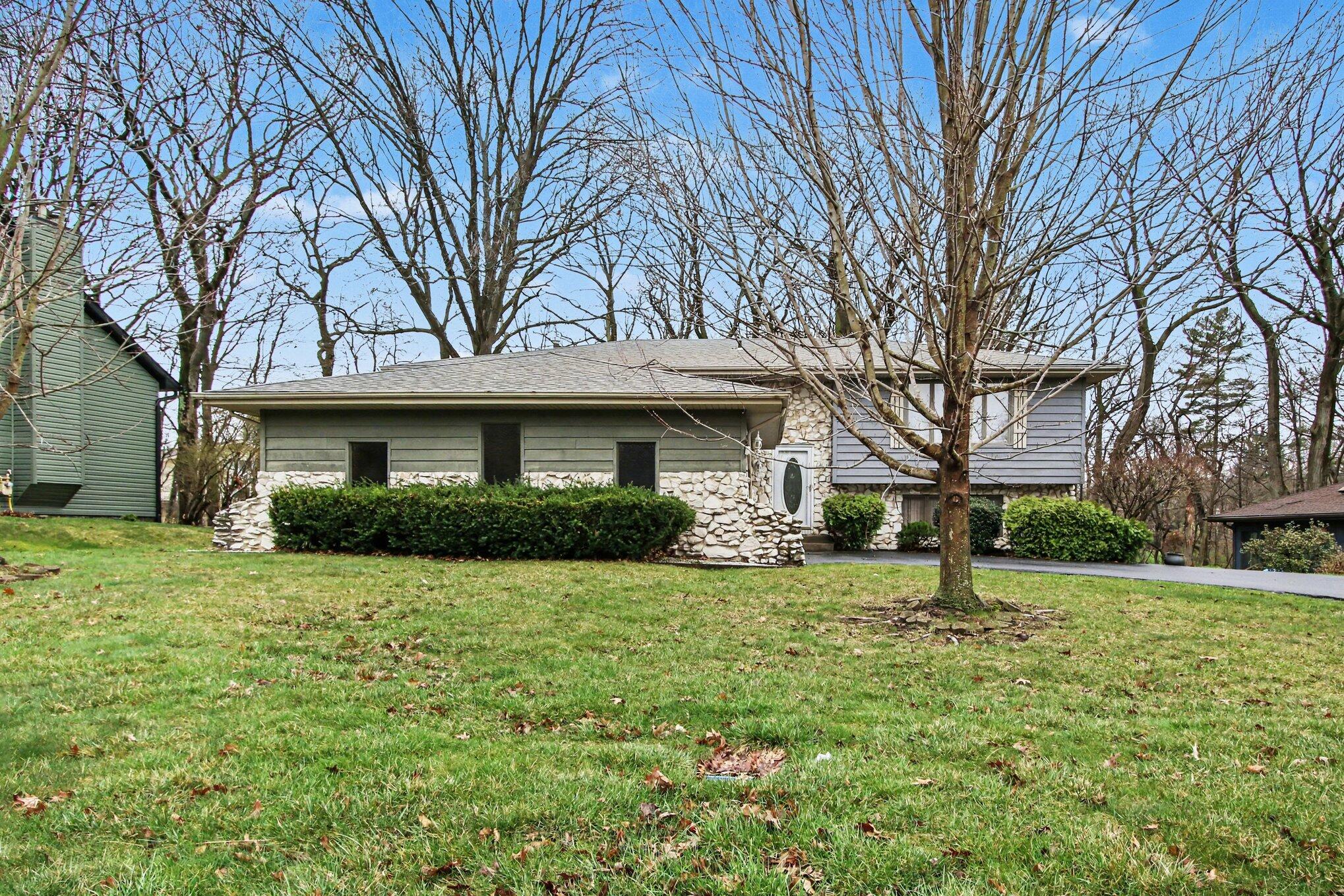 186 Wexford Road Valparaiso, IN 46385 - Photo 4 of 33 a front view of a house with a garden