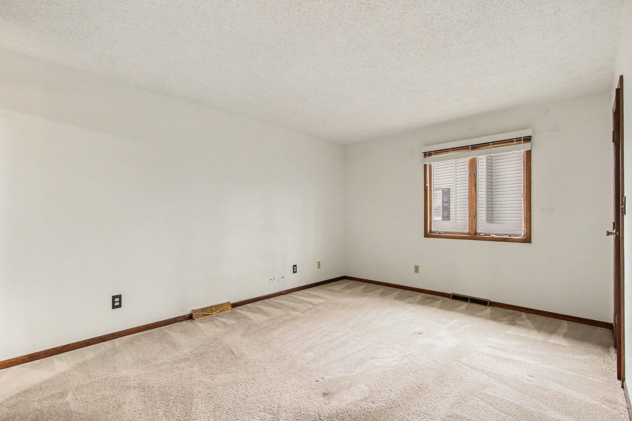 186 Wexford Road Valparaiso, IN 46385 - Photo 10 of 33 an empty room with windows