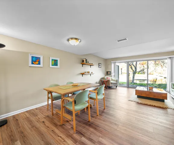 $300,000 | 624 Peninsula Court, Ann Arbor, MI 48105