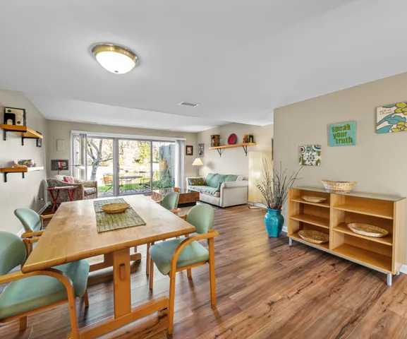 $300,000 | 624 Peninsula Court, Ann Arbor, MI 48105