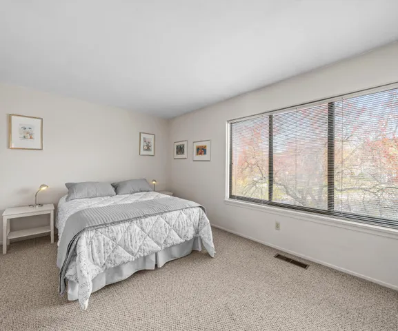 $300,000 | 624 Peninsula Court, Ann Arbor, MI 48105