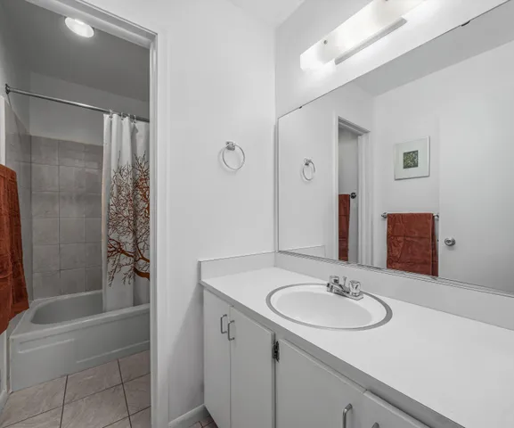 $300,000 | 624 Peninsula Court, Ann Arbor, MI 48105