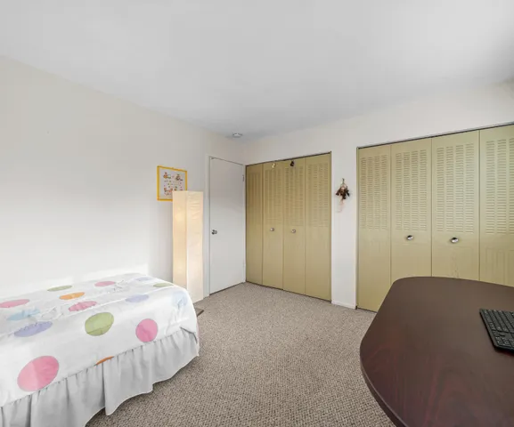 $300,000 | 624 Peninsula Court, Ann Arbor, MI 48105