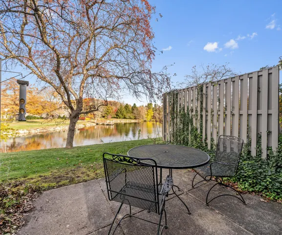 $300,000 | 624 Peninsula Court, Ann Arbor, MI 48105