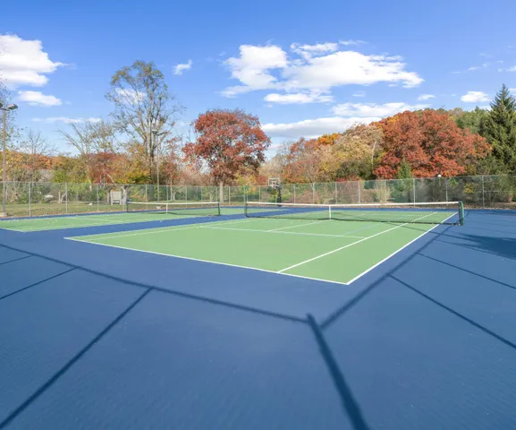 $300,000 | 624 Peninsula Court, Ann Arbor, MI 48105