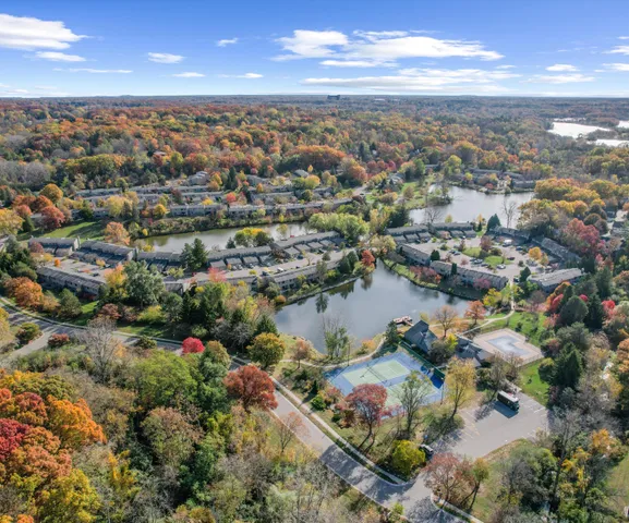 $300,000 | 624 Peninsula Court, Ann Arbor, MI 48105