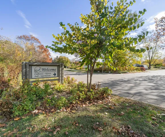 $300,000 | 624 Peninsula Court, Ann Arbor, MI 48105