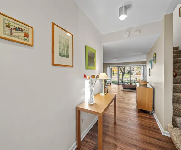 $300,000 | 624 Peninsula Court, Ann Arbor, MI 48105