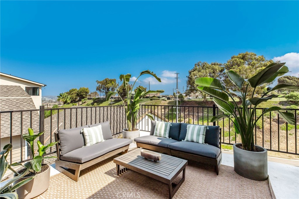 8204 Calabar Avenue Playa del Rey, CA 90293 - Photo 2 of 35 Gallery Image 2