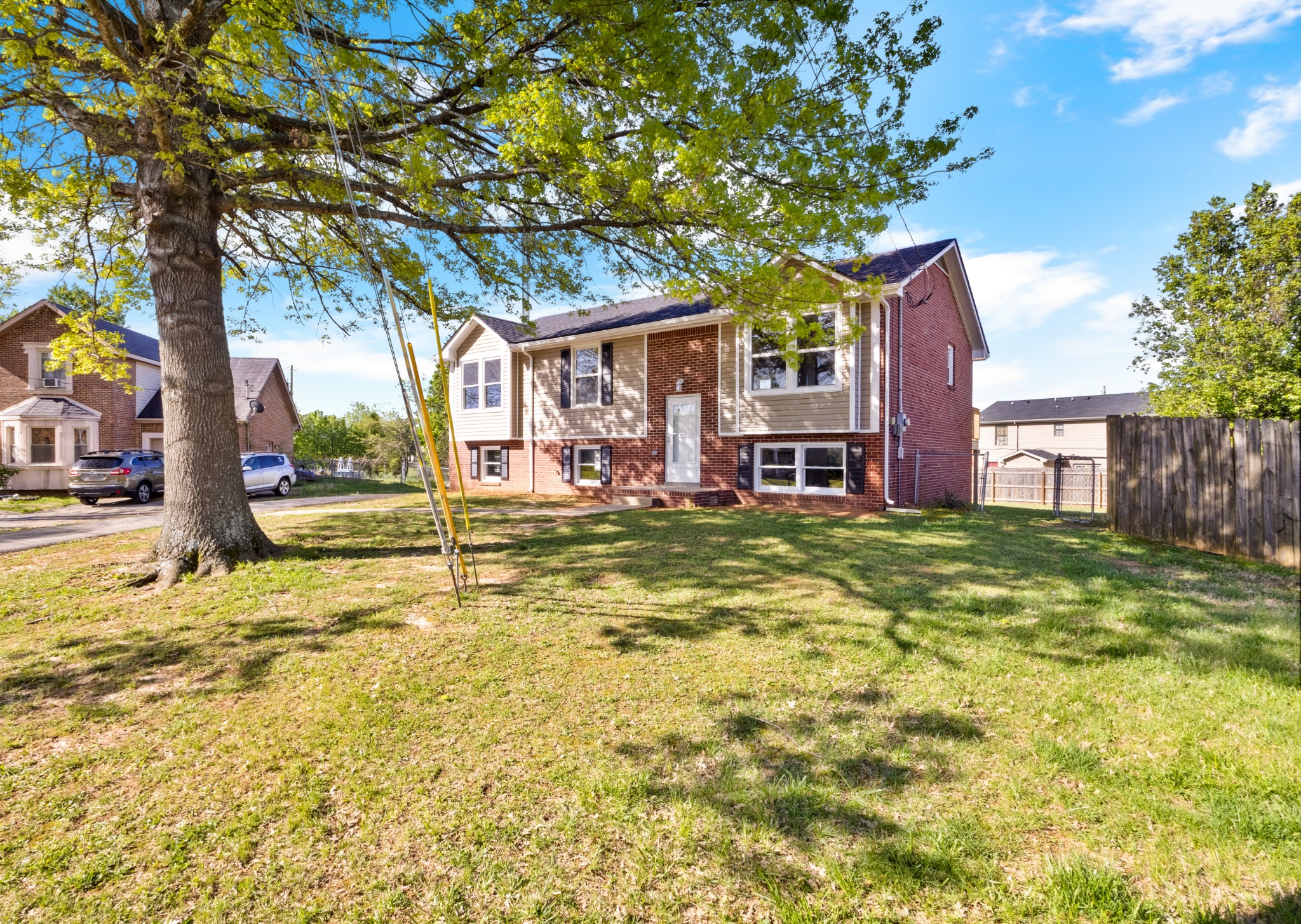 302 Windrush Drive Clarksville, TN 37042 - Photo 2 of 36