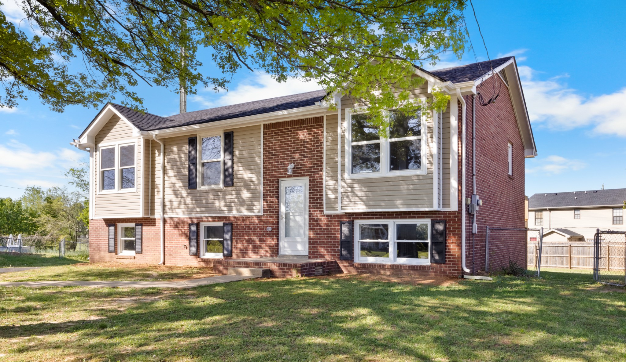 302 Windrush Drive Clarksville, TN 37042 - Photo 3 of 36