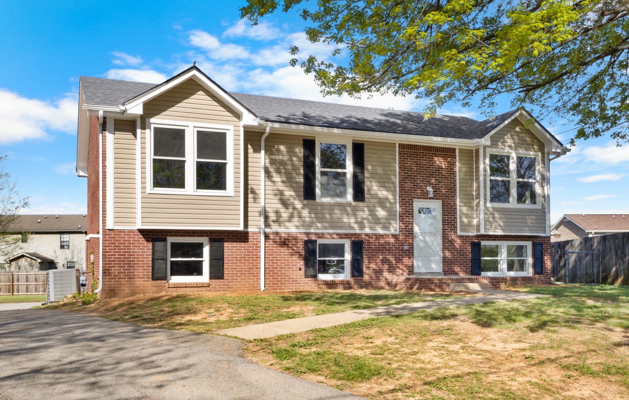 302 Windrush Drive Clarksville, TN 37042 - Photo 4 of 36