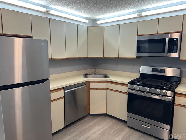 $2,400 | 464 Northam Drive, North Brunswick, NJ 08902