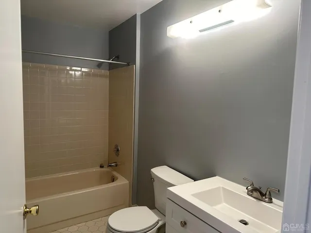 $2,400 | 464 Northam Drive, North Brunswick, NJ 08902